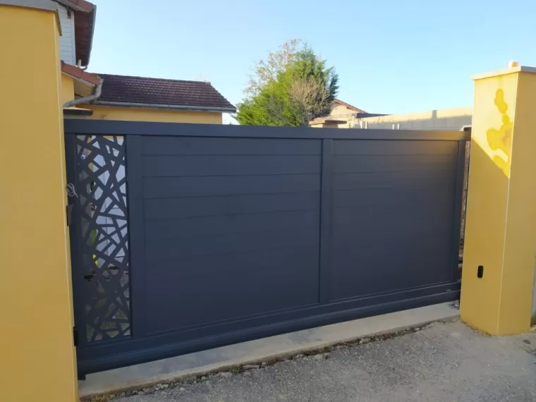 PORTAIL AUTO-PORTE AVEC DECOR