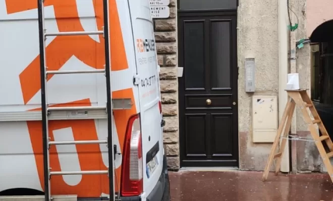 Remplacement d'une Porte d'Entrée dans un immeuble à Bourg en Bresse, Bourg-en-Bresse, RB MENUISERIES